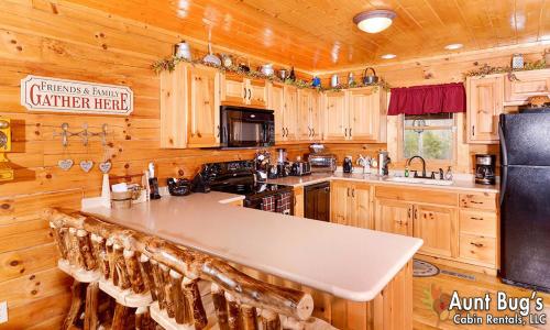 Papa Bear Lodge #565 - Five Bedroom Cabin