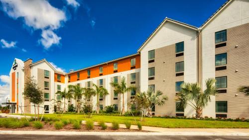 Uptown Suites Extended Stay Tampa FL - Riverview