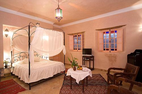 1 king bed, 1 queen bed, 1 double bed, 1 twin bed, 1 sofa bed
