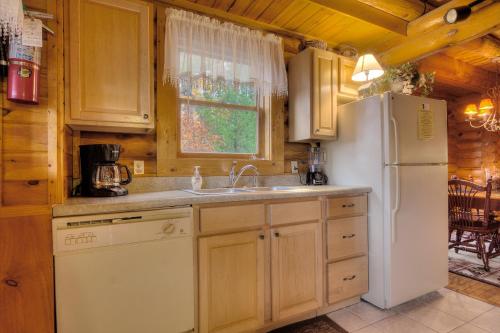 Lucky Logs #283 - Two Bedroom Cabin Pigeon Forge (TN)