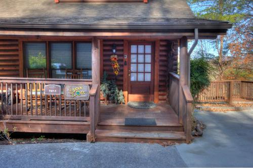 Lucky Logs #283 - Two Bedroom Cabin Pigeon Forge (TN)