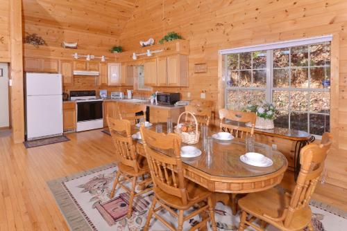 Life Of Luxury #12 - Eight Bedroom Cabin Gatlinburg (TN)
