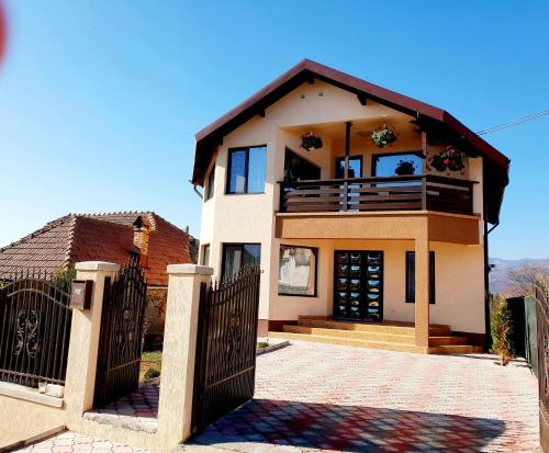 Casa David Comarnic in Komarnika