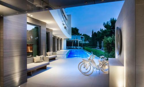 Somewhere Vouliagmeni - image 5