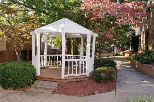 Hawthorn Suites by Wyndham Vienna VA - image 4