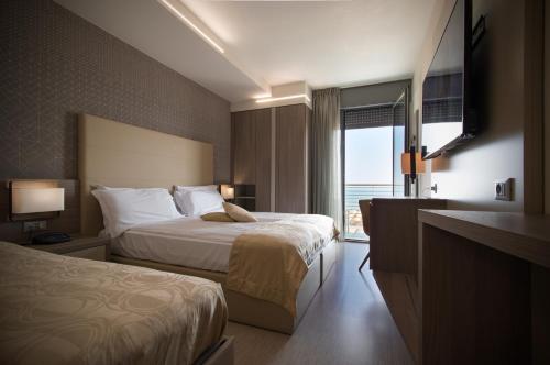 Triple Room with Front Sea View