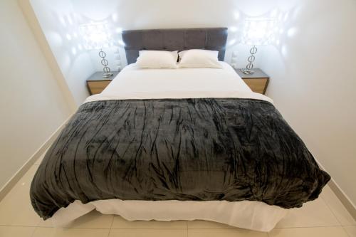 White Lux Apartment For 2 VIPGreece, Athens