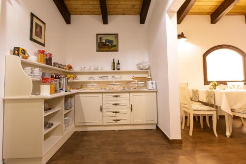 Instalaciones, Ave, Alba! in Alba Iulia