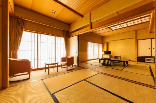 Japanese-Style Large Room with River View - Non-Smoking