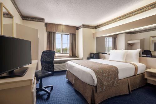 1 queen bed