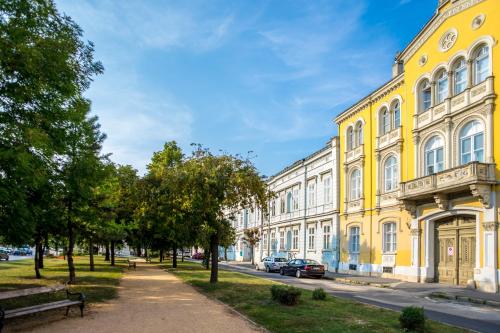 Ybl Apartment City Center in เซเกสเฟแฮร์วาร์