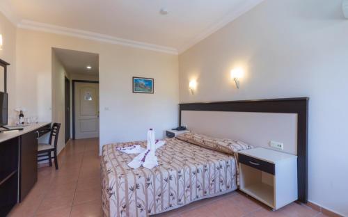 Helios Hotel Set in a prime location of Manavgat, Helios Hotel puts everything the city has to offer just outside your doorstep. The property has everything you need for a comfortable stay. Service-minded staff wi