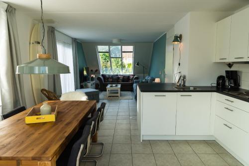 Aloha Beach House in ชาเรนไดเคอ