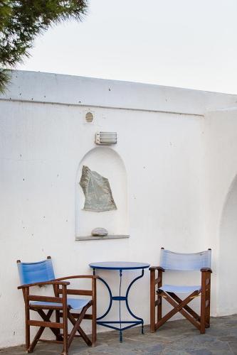  White and blue Villa in Drios
