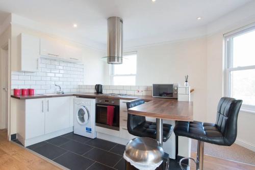 Leckhampton Road Apartments - Cheltenham in ปิลลีย์