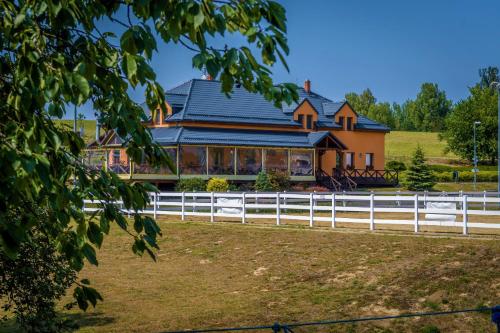 Hotel Horse Riding - Jezdecký Areál Tršice