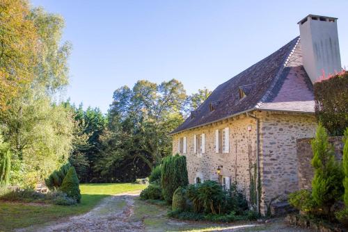 Firbeix Villa Sleeps 9 Pool WiFi gîte à louer Curmont