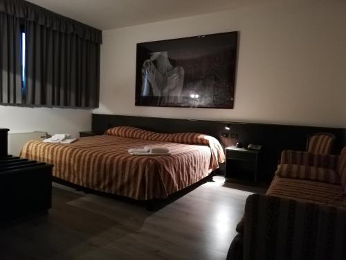 Green Hotel Room Type - Standard King Room