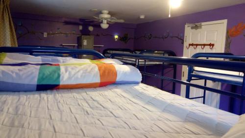 8 twin beds