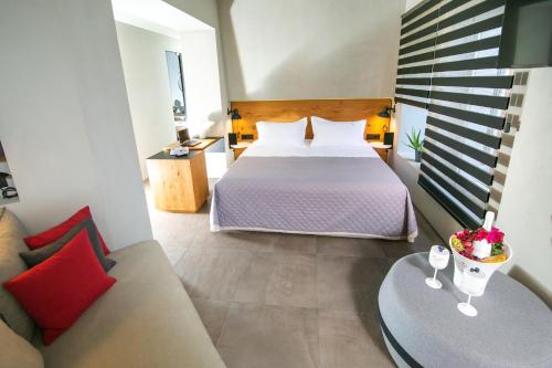 Marquise Suites - Adults Only 2