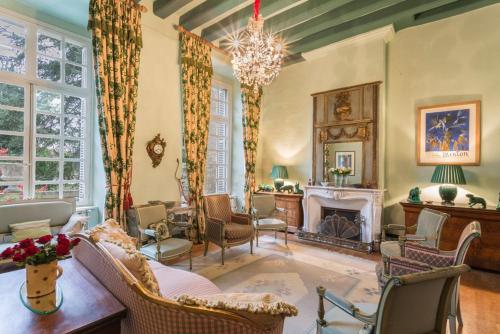 Villeloin-Coulange Chateau Sleeps 12 WiFi gîte à louer Montrésor