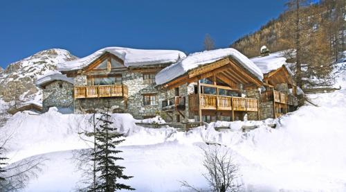 Val d Isere Chalet Sleeps 14 WiFi gîte à louer Strambinello