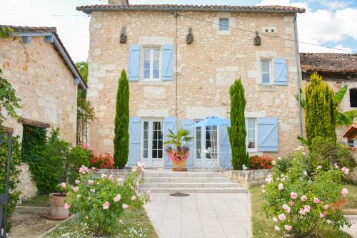 Saint-Germain-du-Salembre Villa Sleeps 7 Pool WiFi gîte à louer Le Treuil