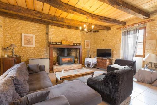 La Dreyrie Villa Sleeps 6 Pool WiFi gîte à louer Pézuls