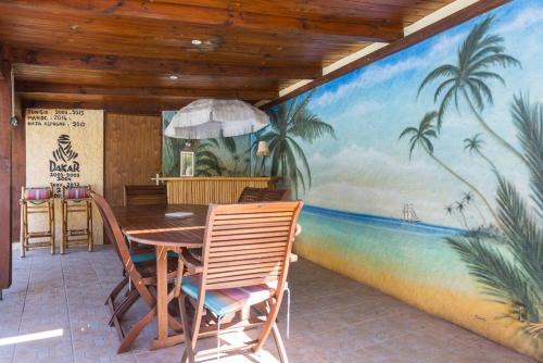 Maurens Villa Sleeps 8 Pool Air Con WiFi gîte à louer Maurens