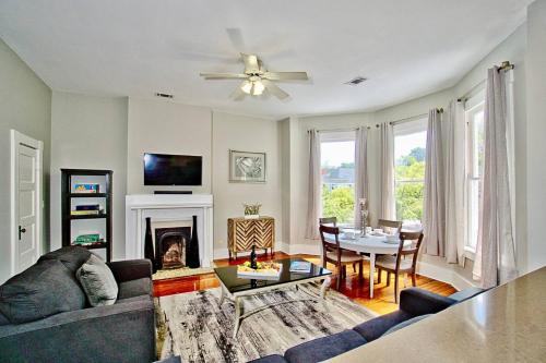 2 Bedroom Renovated Townhouse in Downtown Savannah - image 8