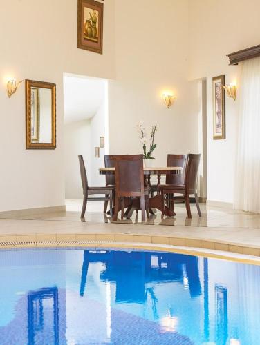  Ptinotrofion Villa Sleeps 6 Pool Air Con WiFi in Ptinotrofíon