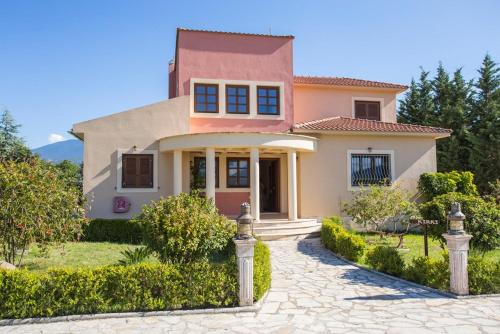  Karavomylos Villa Sleeps 6 Pool Air Con WiFi in Sami