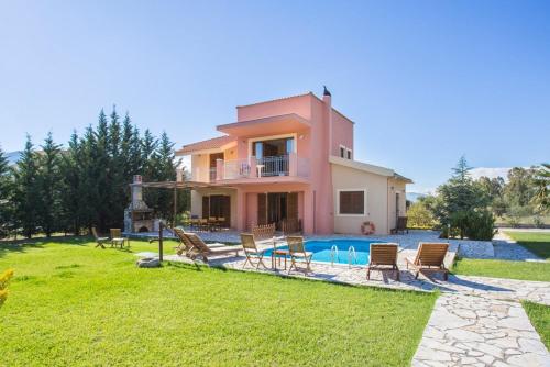  Karavomylos Villa Sleeps 6 Pool Air Con WiFi in Sami
