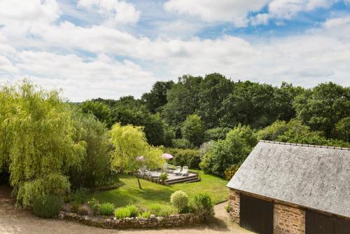 Saint-Meen-le-Grand Chateau Sleeps 15 Pool Air Con cottage Le Cloître-Saint-Thégonnec