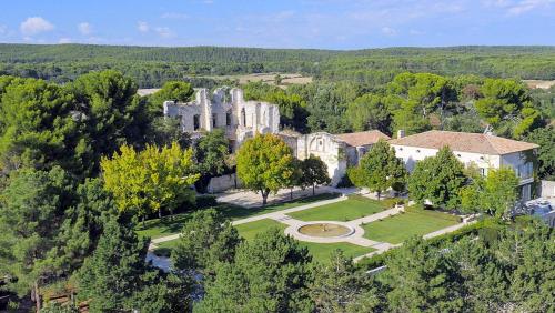 Les Camus Chateau Sleeps 22 Pool WiFi gîte à louer Puyricard