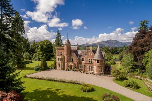 Callander Chateau Sleeps 24 Wifi, Callander, Perthshire