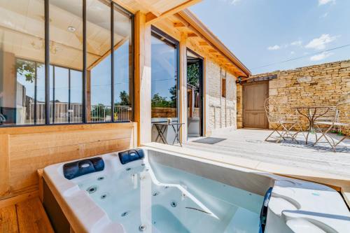 La Fournerie Villa Sleeps 2 Pool WiFi gîte à louer La Fournerie