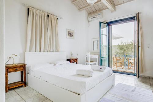  Stafylos Villa Sleeps 7 Pool WiFi in Stafylos
