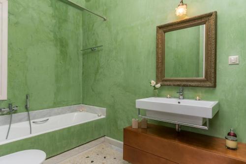  Gastouri Villa Sleeps 17 Pool Air Con WiFi in Gastourion