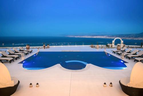  Thiseas Villa Sleeps 12 Pool Air Con WiFi in Ligaria