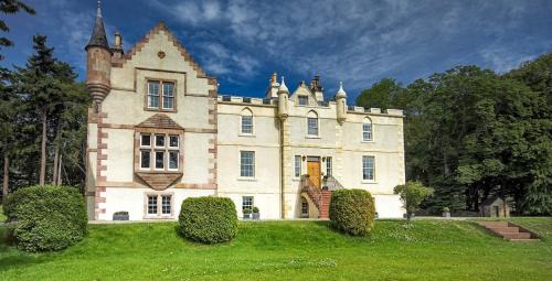 Evanton Chateau Sleeps 14 Wifi, , Highlands