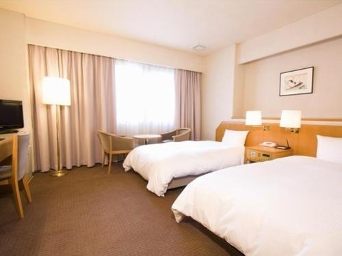 Hotel Ikkeikaku Ideally located in the Kesennuma area, Hotel Ikkeikaku promises a relaxing and wonderful visit. The property features a wide range of facilities to make your stay a pleasant experience. Service-minded