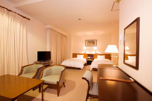 Hotel Ikkeikaku Ideally located in the Kesennuma area, Hotel Ikkeikaku promises a relaxing and wonderful visit. The property features a wide range of facilities to make your stay a pleasant experience. Service-minded