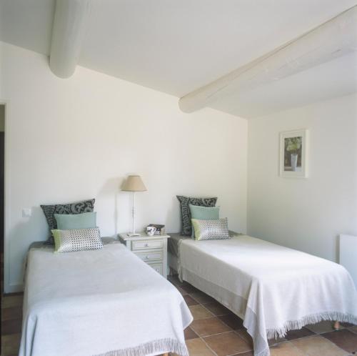 Eygalieres Villa Sleeps 6 Pool WiFi gîte à louer Entressen