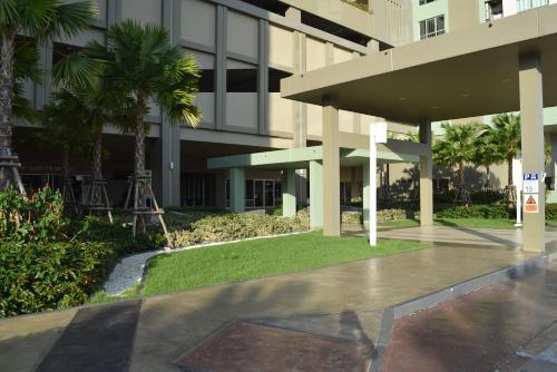 Jomtien BeachSide Modern Room พัทยา