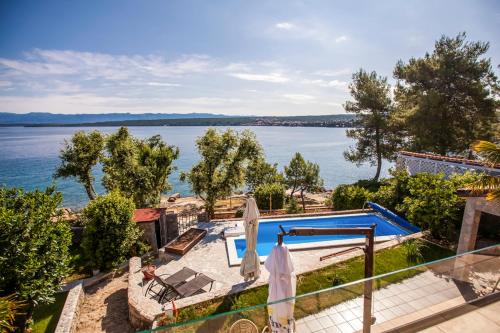  Vantacici Villa Sleeps 11 Pool Air Con WiFi in Vantačići
