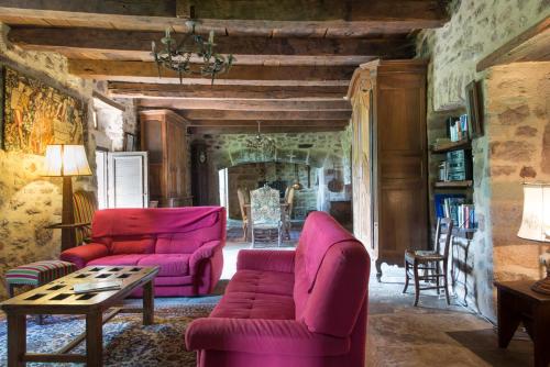 Bournazel Villa Sleeps 8 Pool WiFi gîte à louer Sauveterre-de-Rouergue