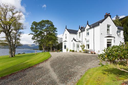 Kilmun Chateau Sleeps 17 Wifi, Dunoon, Argyll and the Isle of Mull