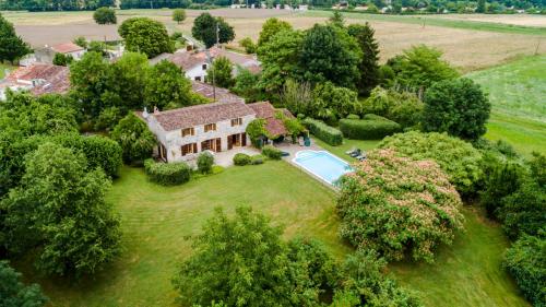 Chermignac Villa Sleeps 6 Pool gîte à louer Saintes
