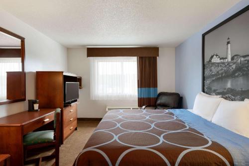 Super 8 by Wyndham Portland/Westbrook Area